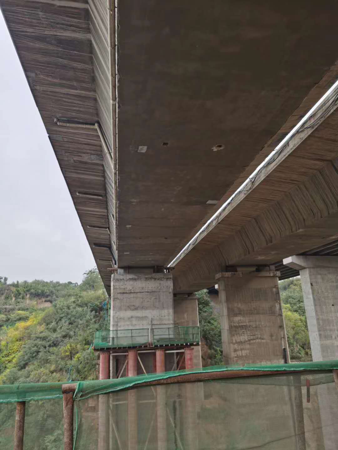 昆明桥梁加固前制定可行设计方案图并用对施工方法